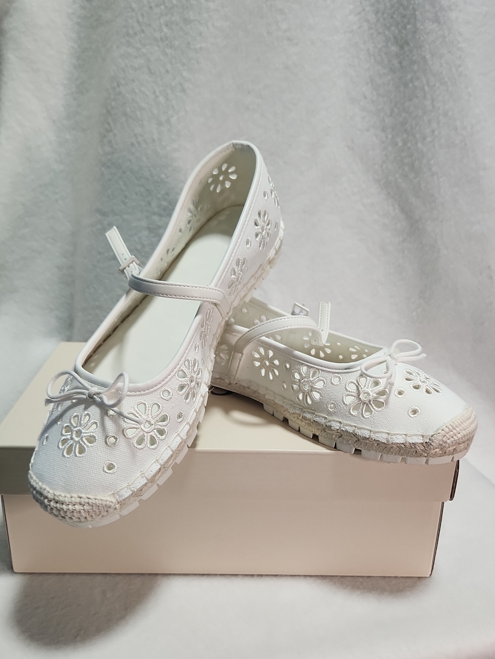 ON 34th Cassieef White Linen Mary Jane Espadrille Flats – Women's Size 10M
